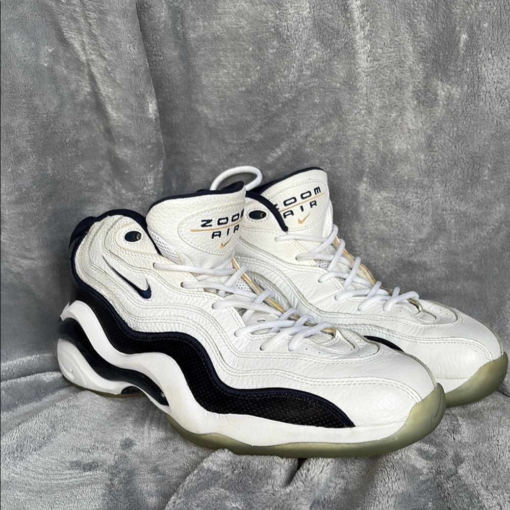 Nike Zoom Air White and Black Sneakers